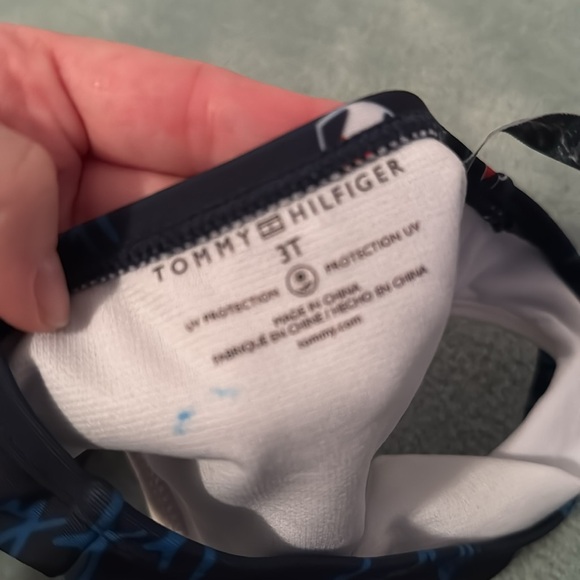 Tommy Hilfiger 2 piece swimsuit. Size 3T. - Picture 3 of 3